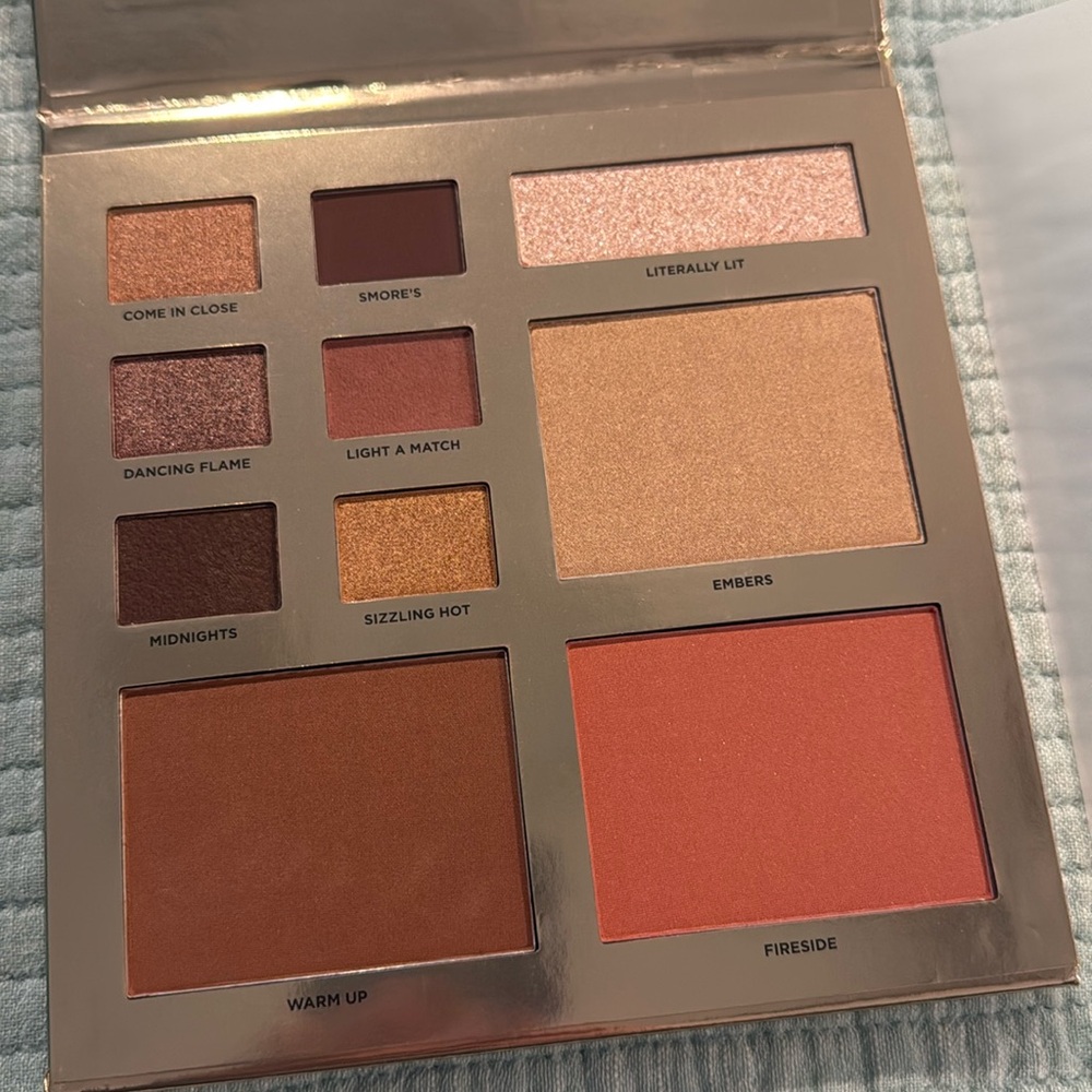 Iconic London Heat of the Moment Face and Eye Palette, NWT